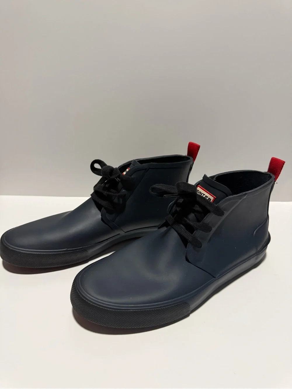 Hunter Navy Chukka Boots with Red Heel Pulls